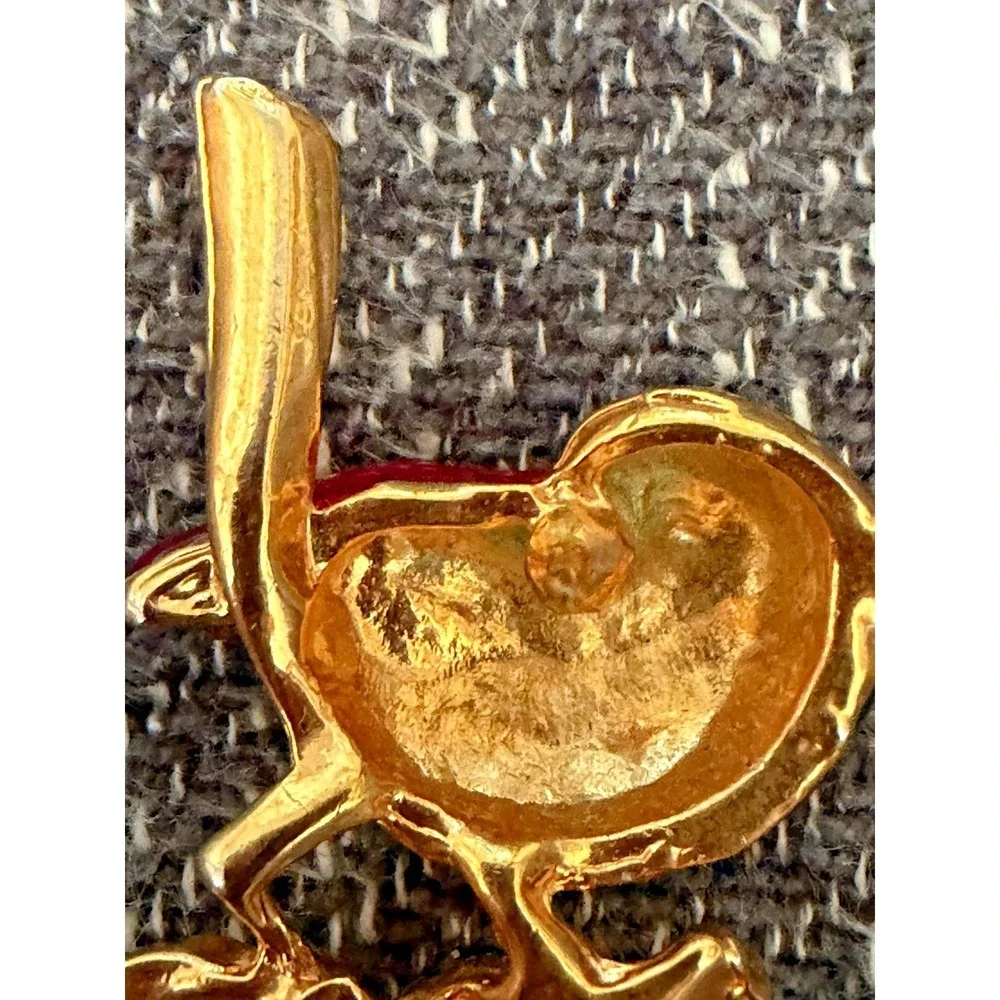 Vintage Retro Y2k Tropical‎ Forest Nature Colorful Bird Lapel Pin w Red Eye.
